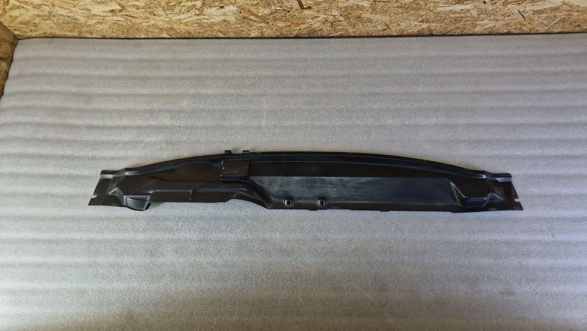 Ford Focus 4M51A01628AF Windlauf Vorne Gebraucht