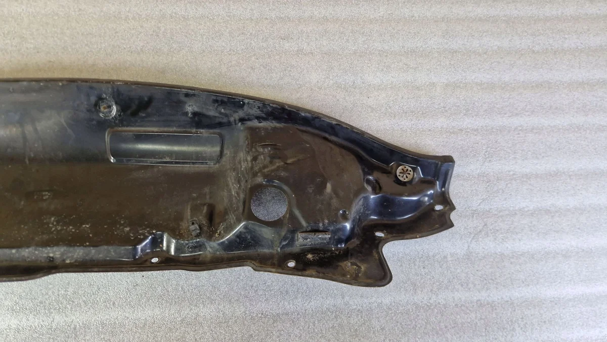 Volkswagen Fox 5Z0805275B Framskärmsfäste image 6