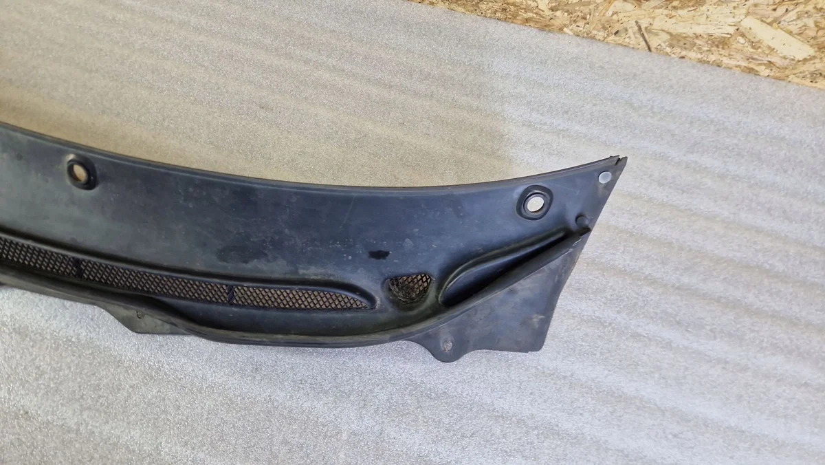 Front Undertray Volvo V70 9190000 image 7