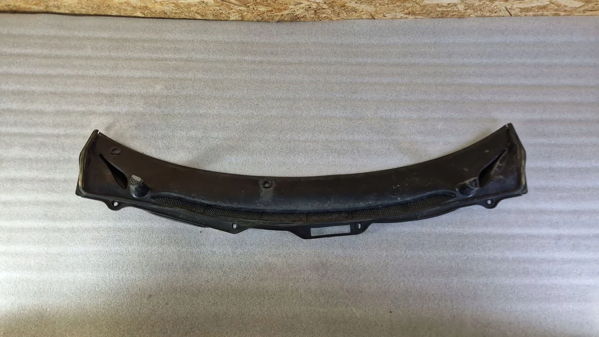 Front Undertray Volvo V70 9190000 image 8
