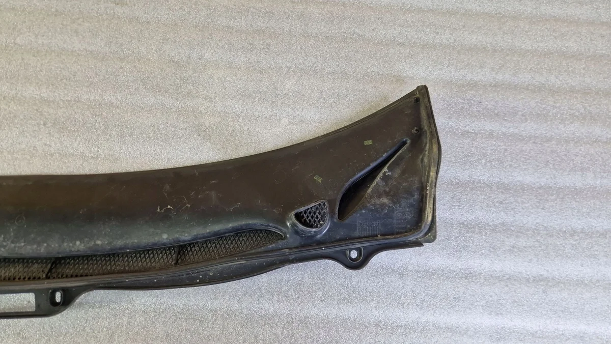 Front Undertray Volvo V70 9190000 image 9