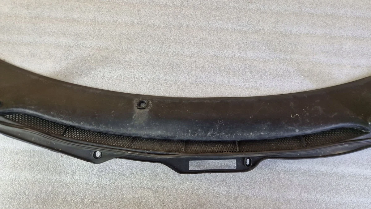 Front Undertray Volvo V70 9190000 image 10