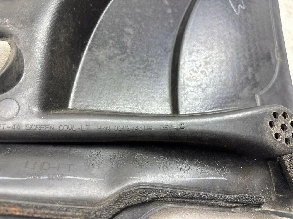 Chrysler PT Cruiser Windschutzscheibenhalterung 05027431AC image 6
