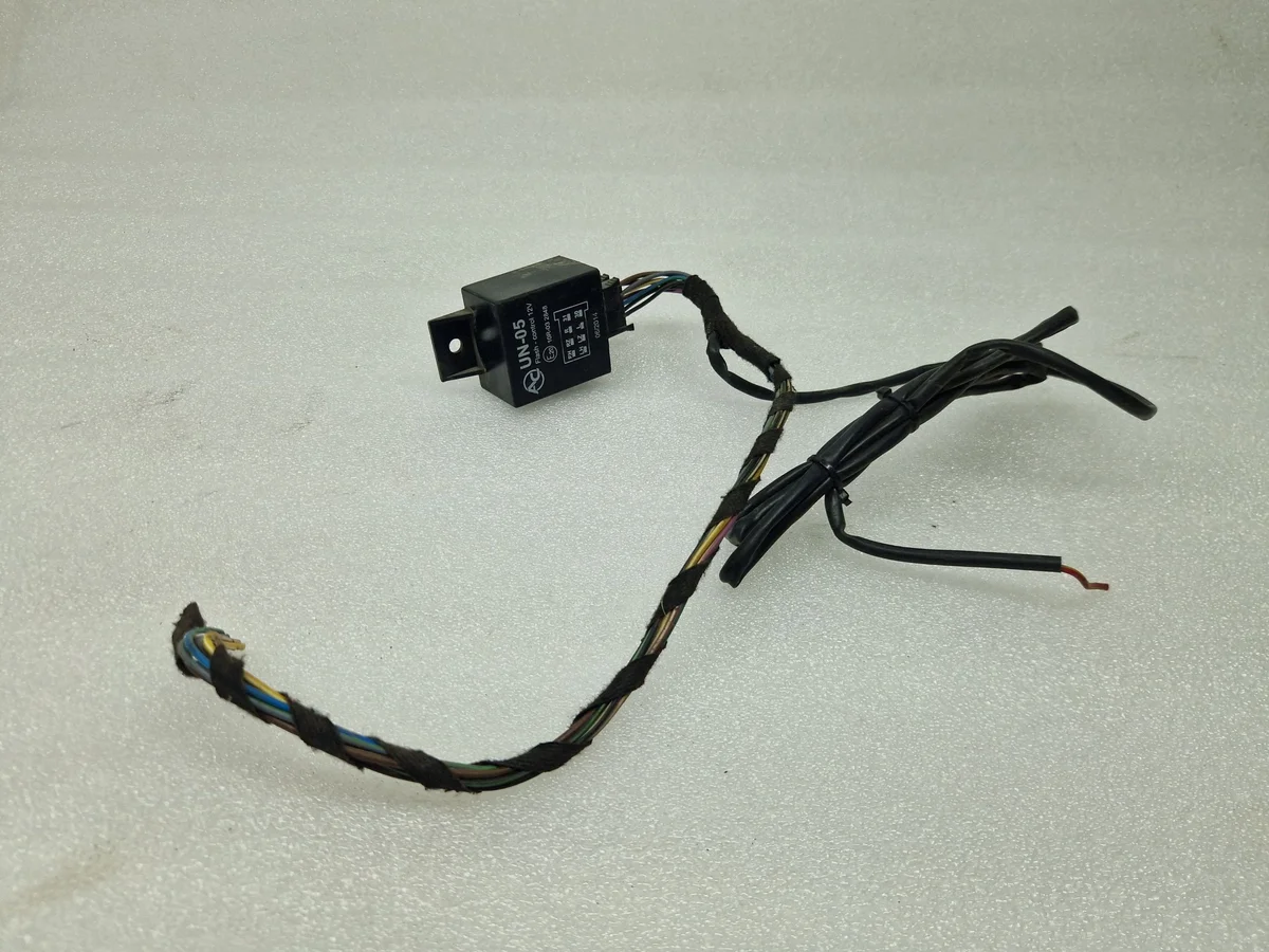 Relais Anhängerkupplung Opel Combo C 10R032848