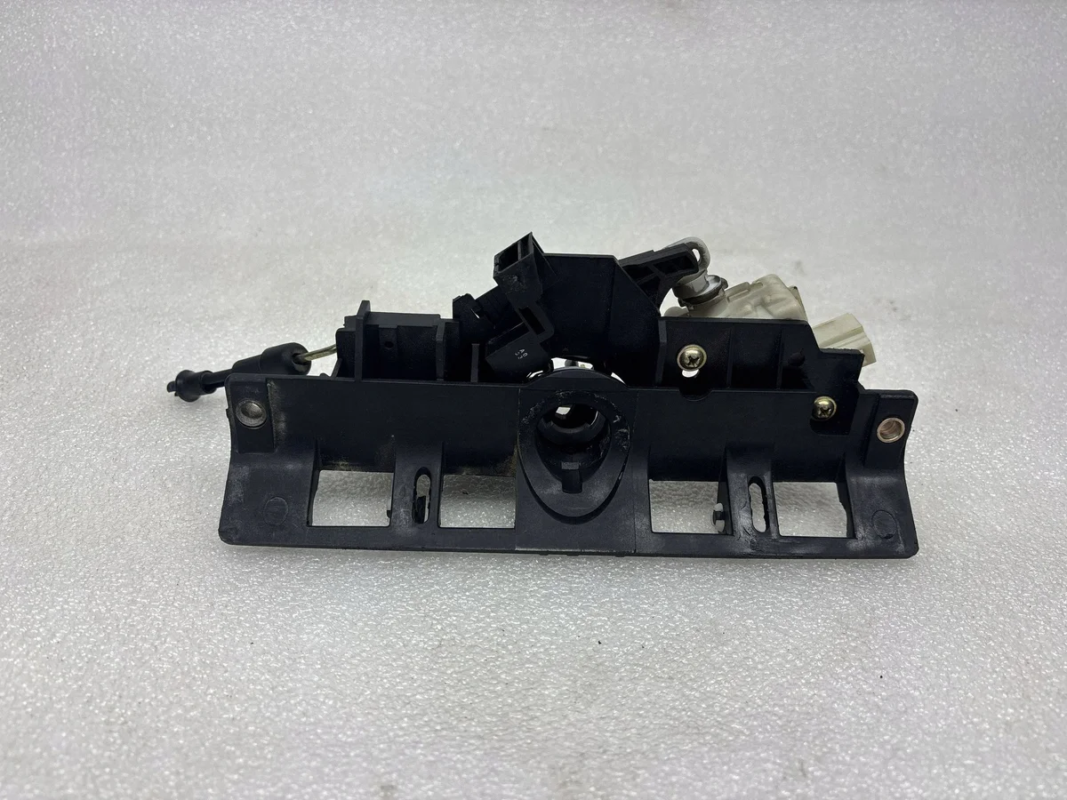 Serrure coffre Audi A6 Allroad C6 ISA14086 image 3