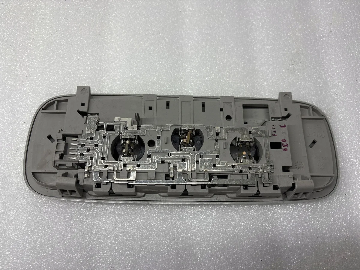 VW Passat B6 Rear Headliner Light 3C9047291C image 3