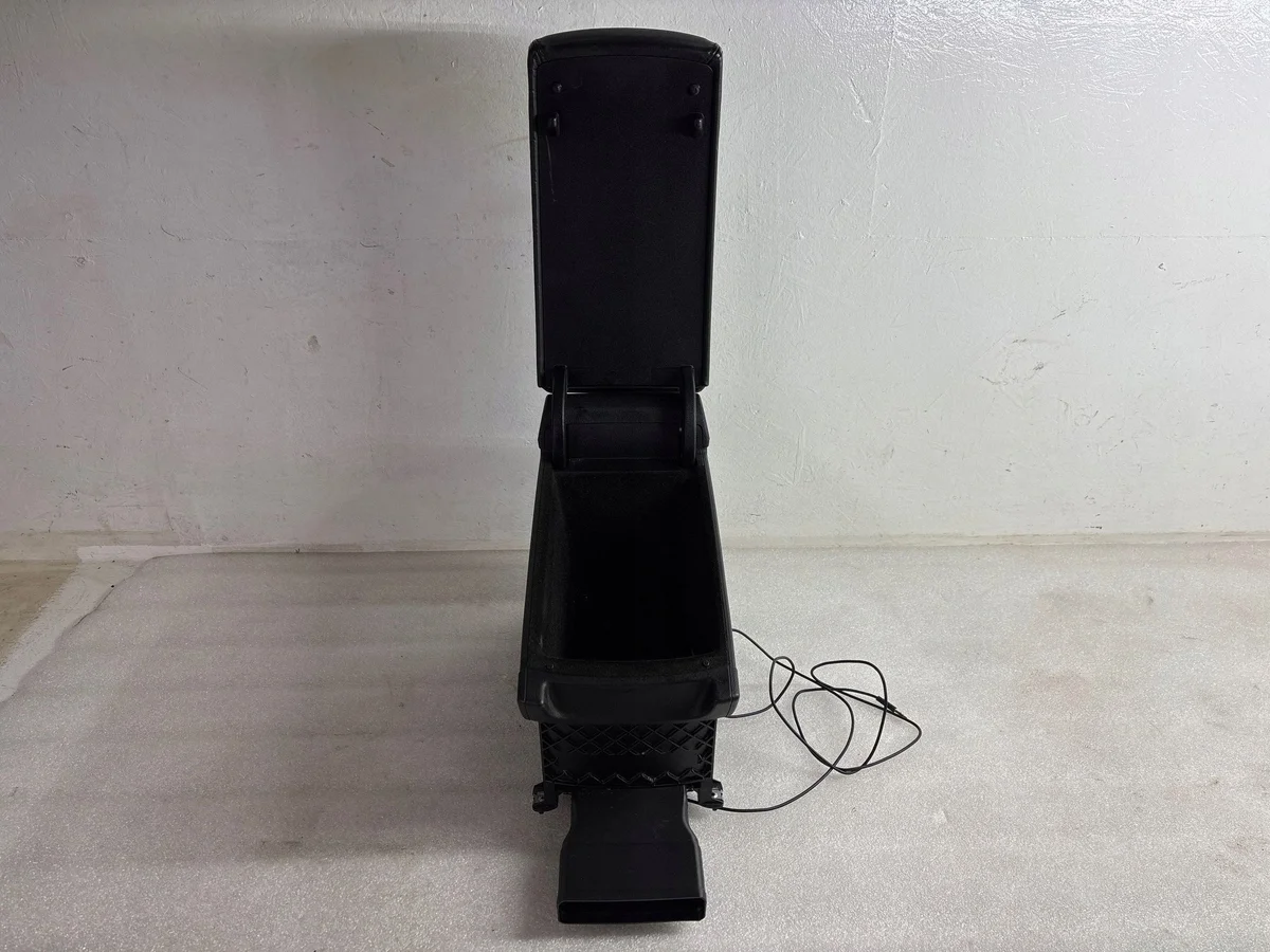 VW Passat B6 Console Armrest 3C0863319 image 6