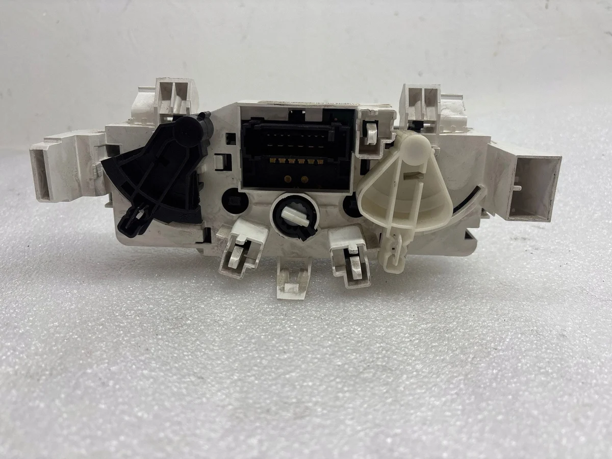 Citroen C2 Climate Control Panel 69307002 image 3