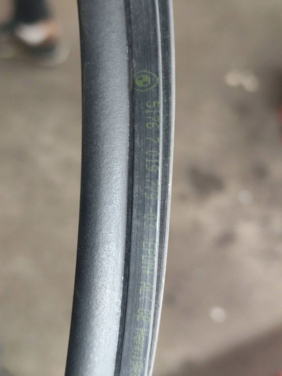 Joint de capot BMW 5 F10 F11 5176701903 image 3