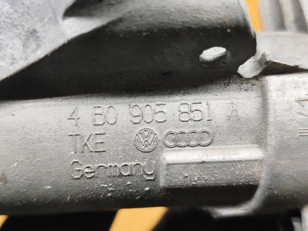 Stacyjka Volkswagen Passat B5.5 OEM 4B0905851A image 3