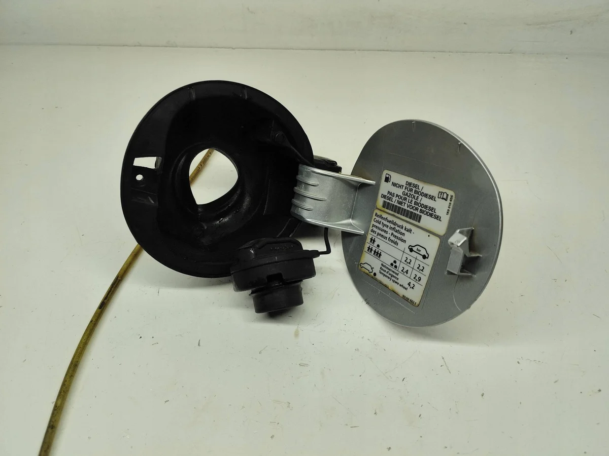 VW Golf 5 Klappe Tankdeckel 1K6809857