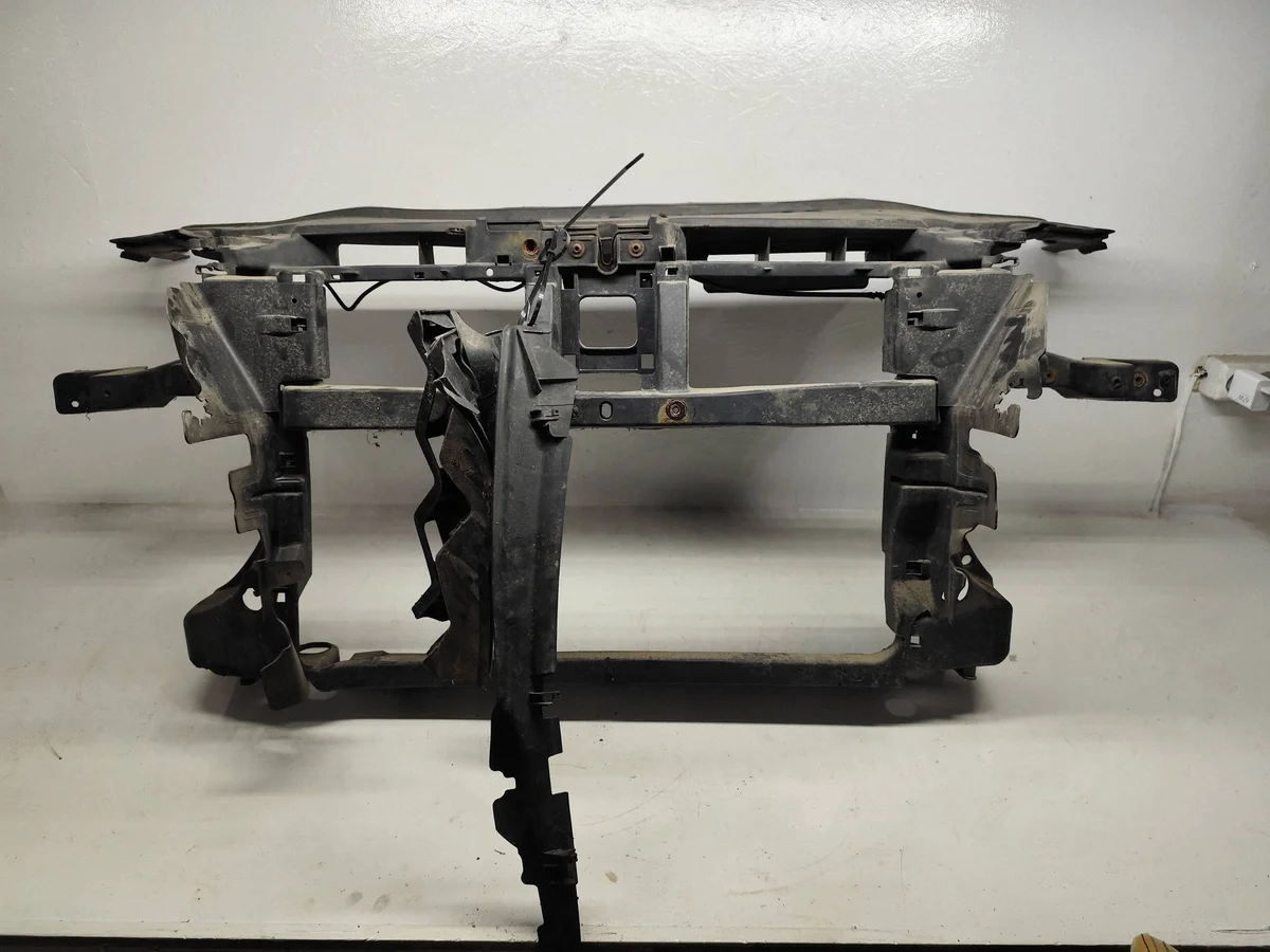 Stöd frontbalk VW Passat B6 3C0805594D