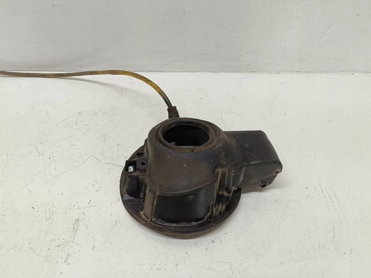 Bränslepåfyllningslucka VW Passat B6 3C9809857 image 3
