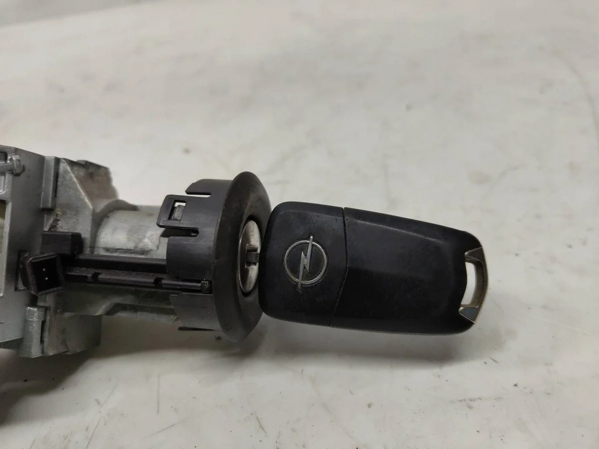 Ignition Switch Opel Astra H N0501882 Used image 3