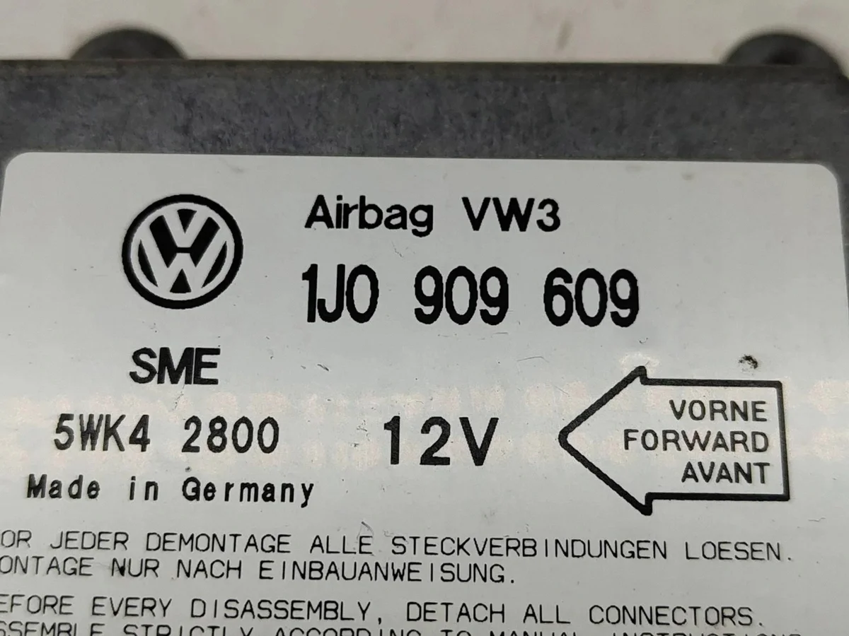 VW Golf IV Airbag Control Module 1J0909609 image 4