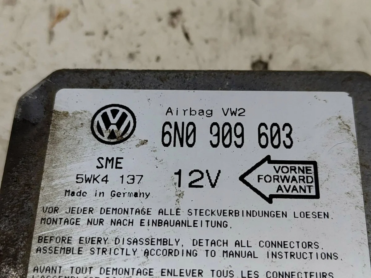 Airbag Control Module VW Transporter T4 image 4