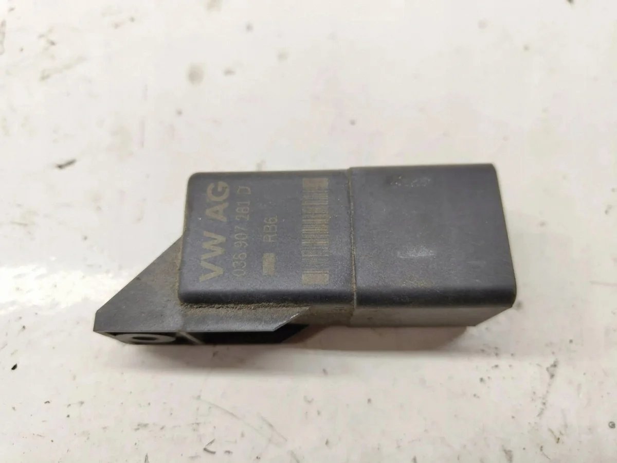 Volkswagen Passat B6 0281003038 - Contrôleur