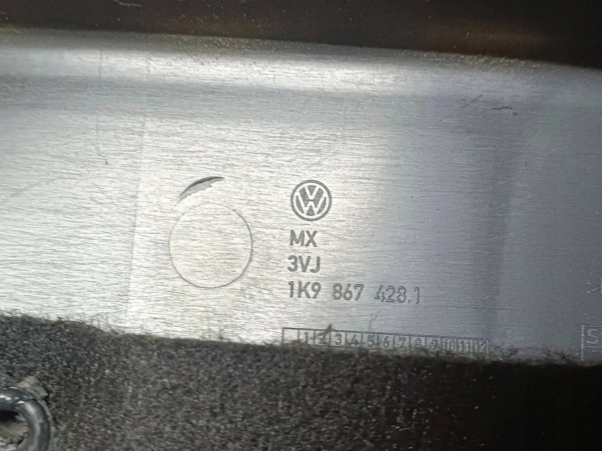 2009 VW Golf V Hyllelok 1K9867428J image 3