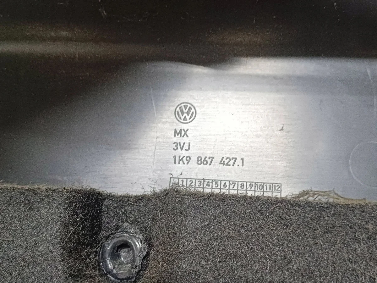 Painel Porta-Malas VW Golf V 1K98674271 Usado image 3