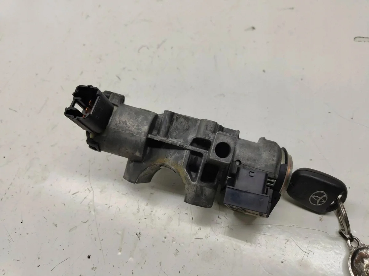 Contactslot Toyota Avensis T250 N0501517