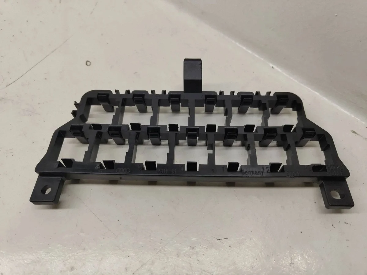 Caja Relés Audi A6 S6 C5 4B 8D0937503E Usada