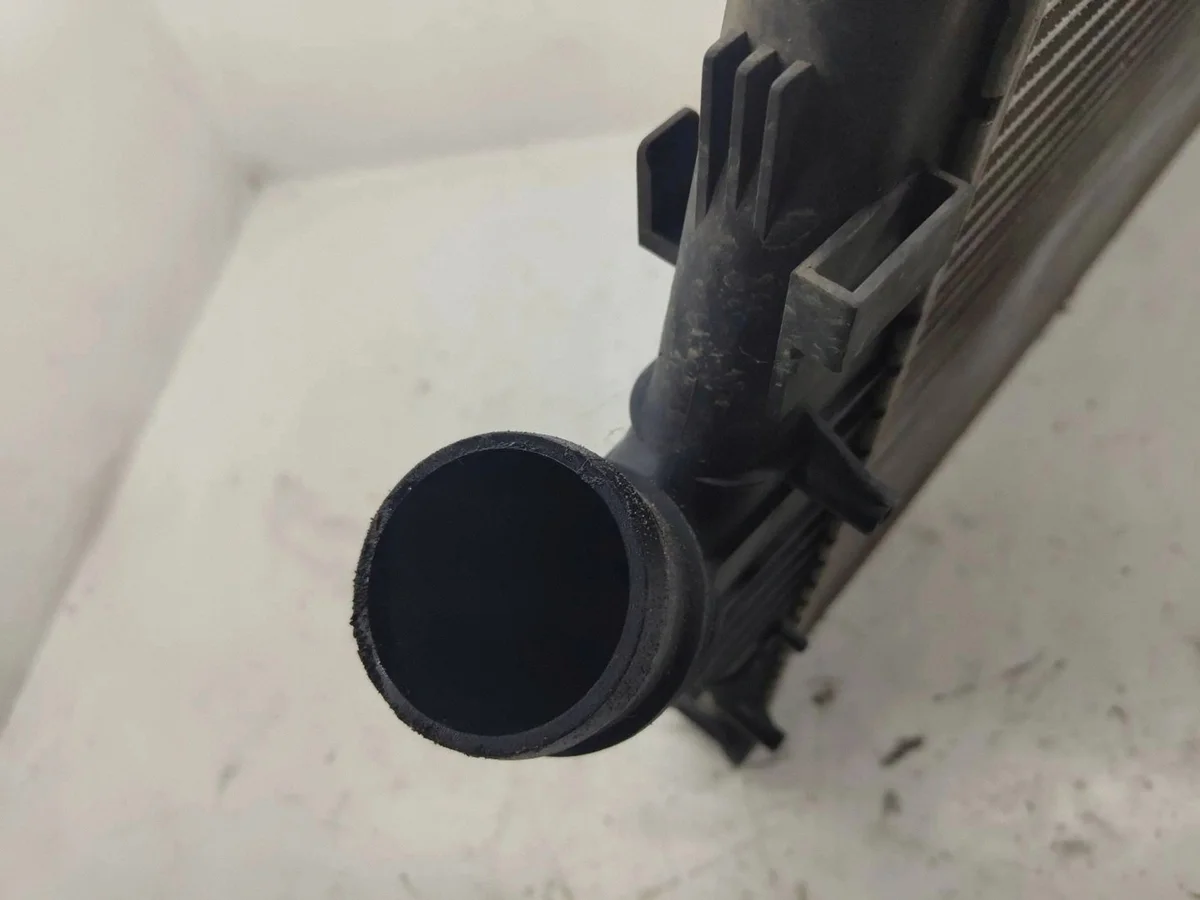 Radiateur eau Saab 9-3 Ver2 PA66GF35 image 3