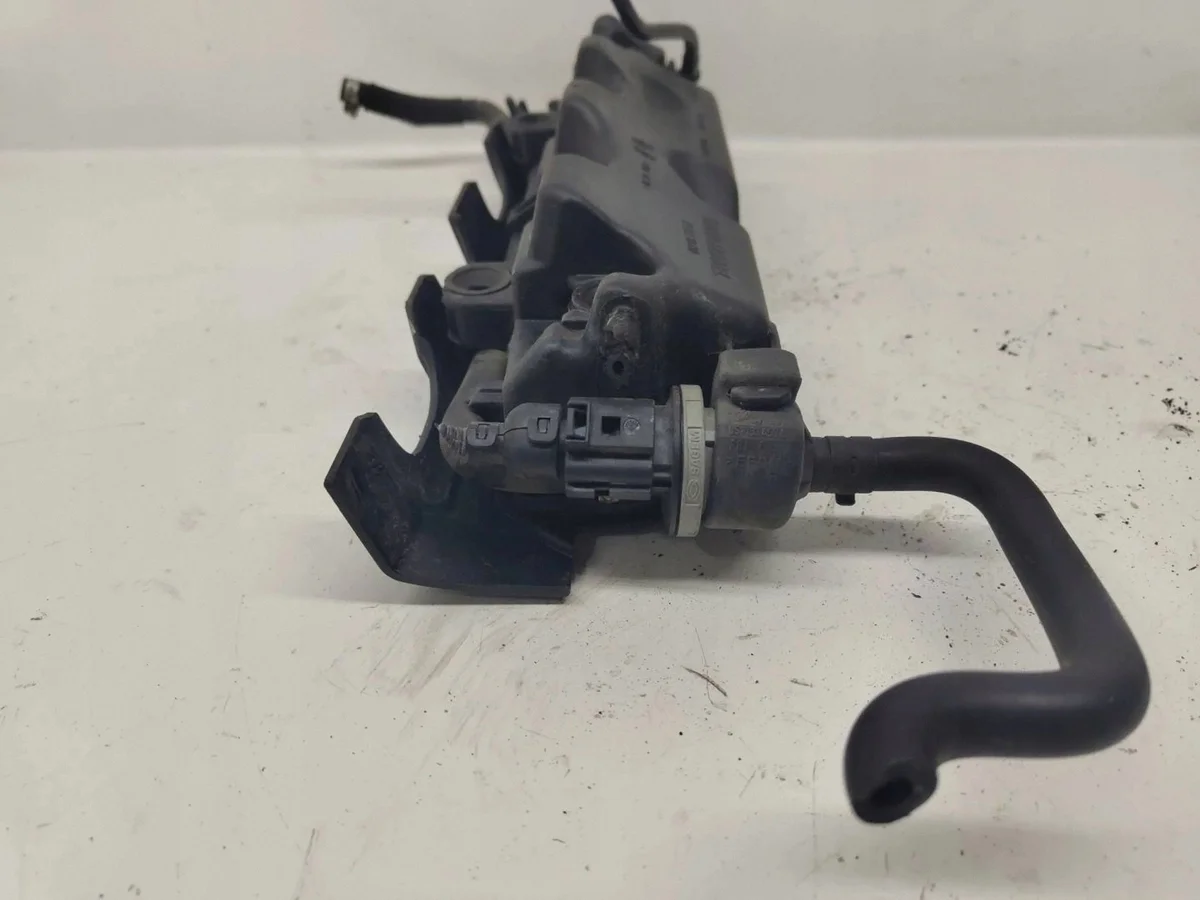 VW Passat B6 Engine Cover 06F129208C image 3