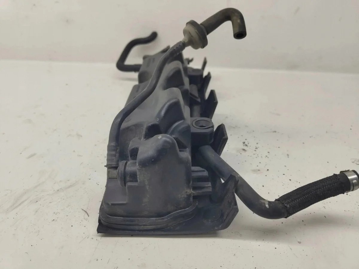 VW Passat B6 Engine Cover 06F129208C image 4