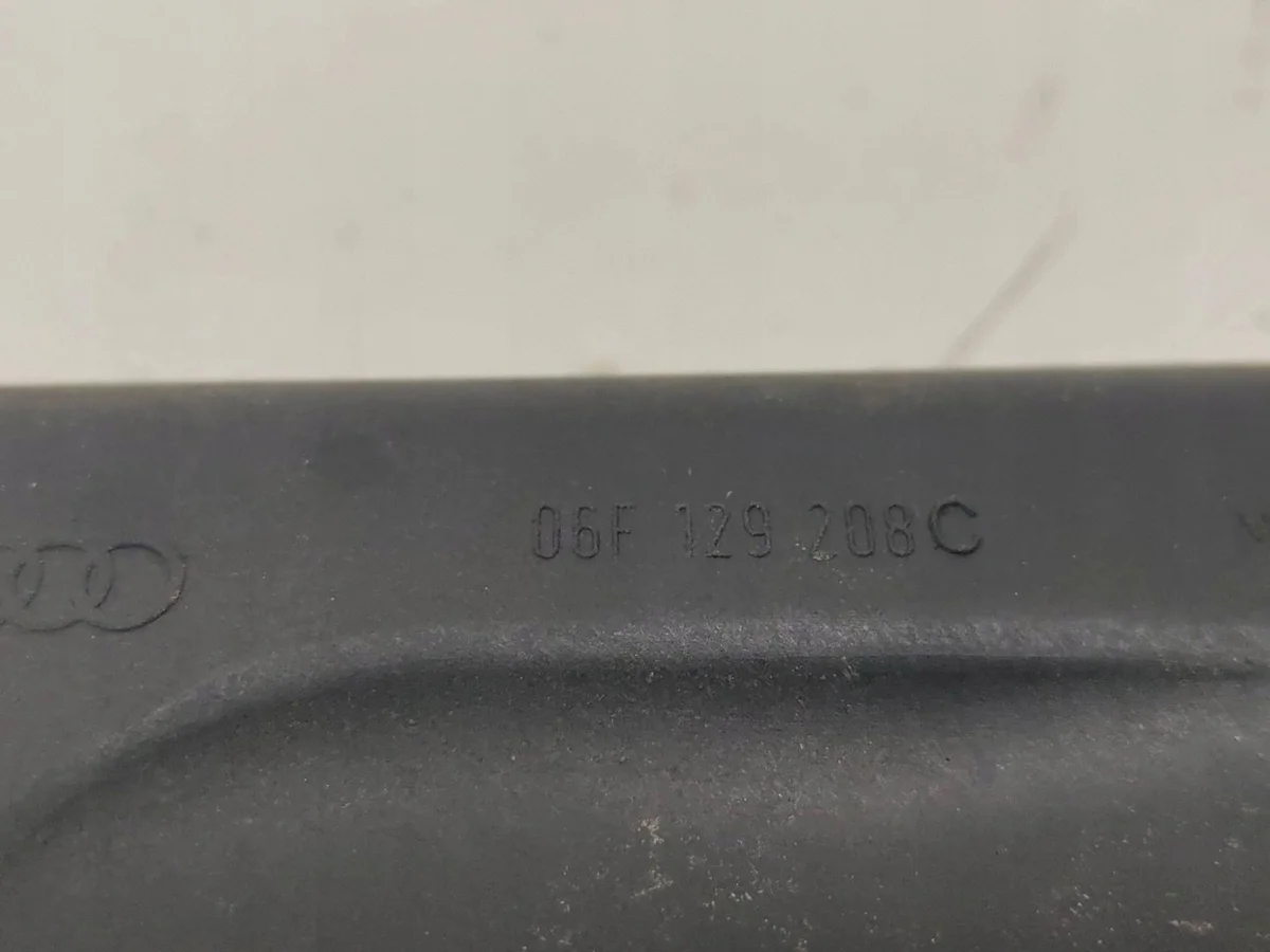 VW Passat B6 Engine Cover 06F129208C image 5