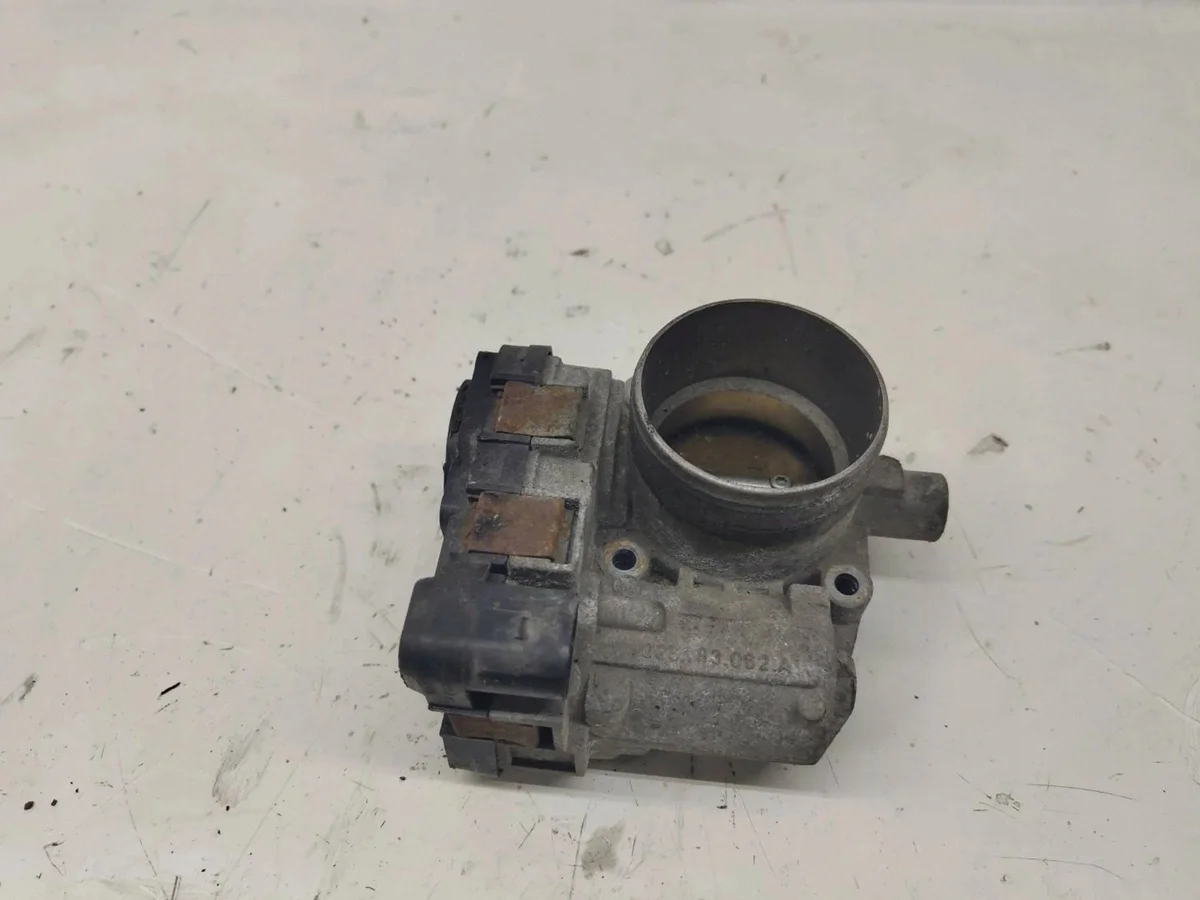 Cuerpo de aceleración VW Golf V 038133062A