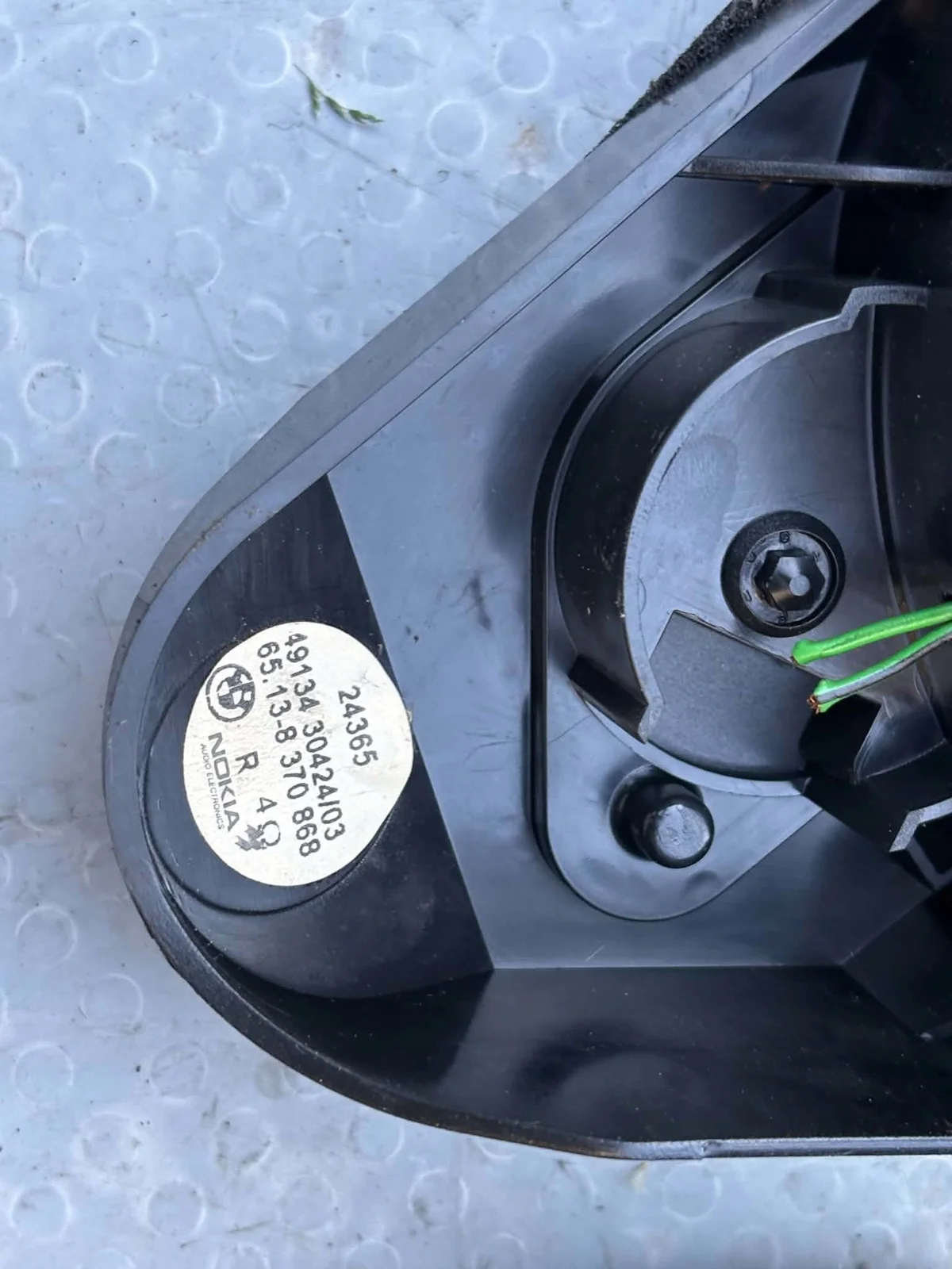 BMW E36 Sedan Luidspreker Behuizing Links + Rechts image 4