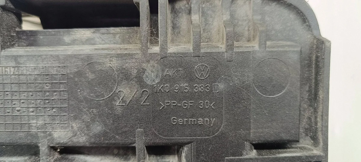 Podstawa akumulatora VW Passat B6 1K0915333D image 3