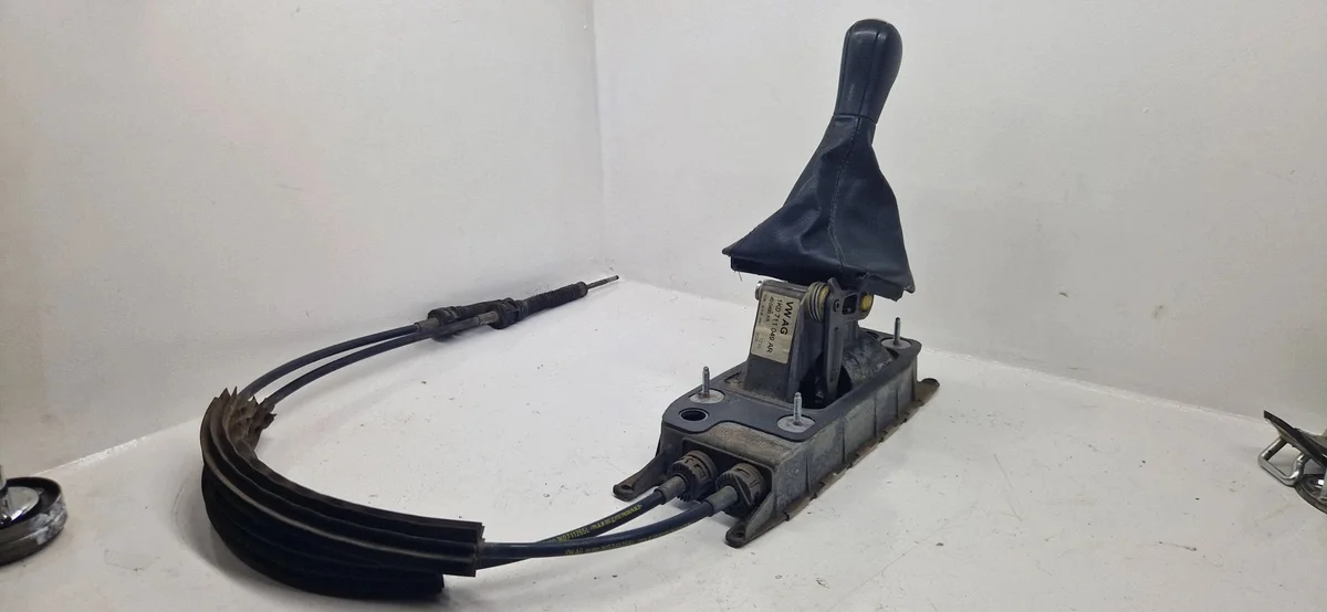 Levier de vitesse VW Golf V 1K0711049AR