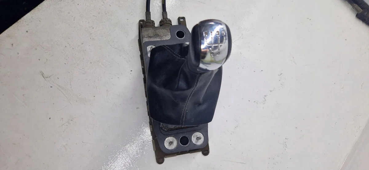 Levier de vitesse VW Golf V 1K0711049AR image 4
