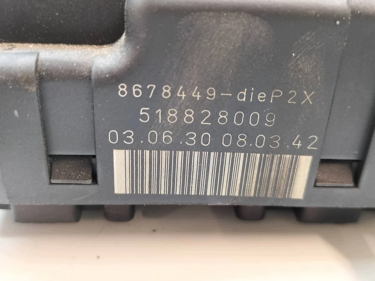 Fuse Box Module Volvo S60 I 2.4 D 130KM image 4