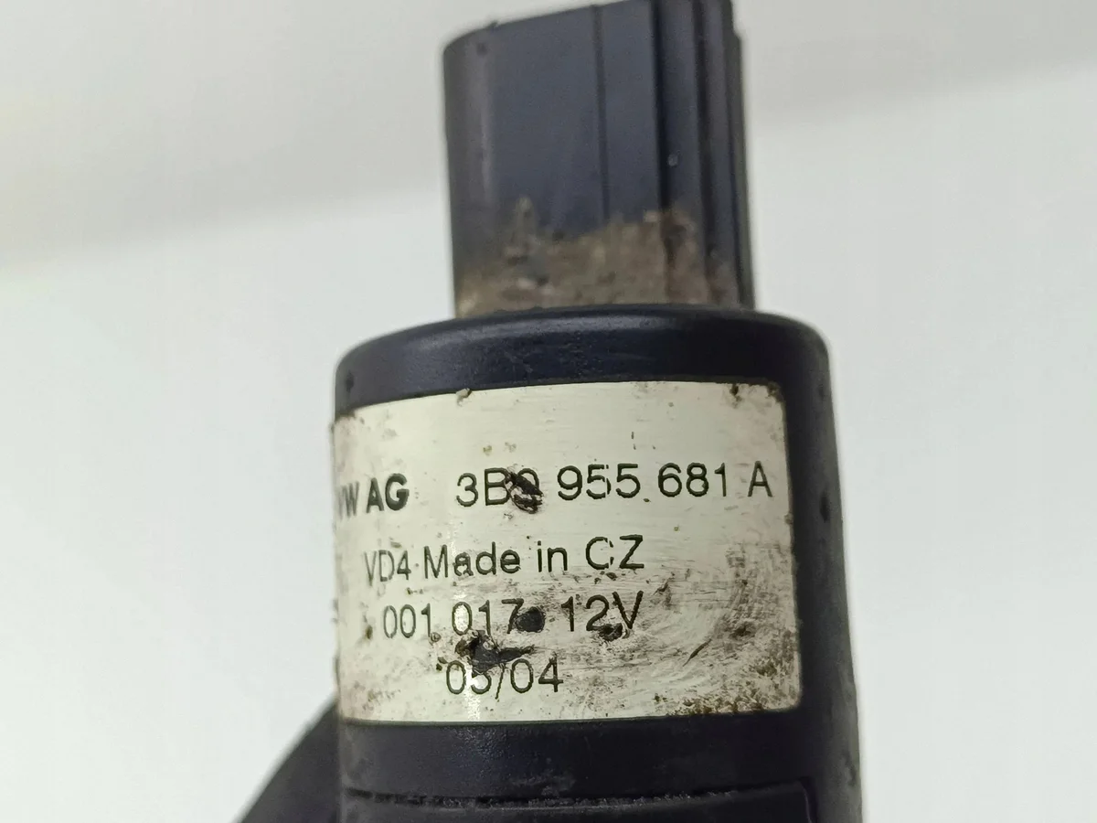 VW 3B0955681A Spolarpump - Begagnad image 4