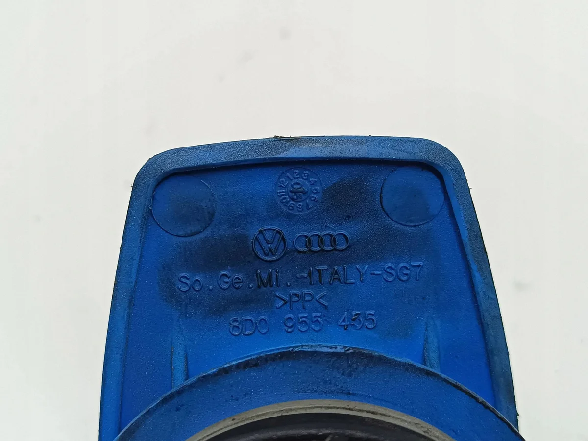 Skoda Superb B6 Washer Fluid Pipe 8D0955455 image 3