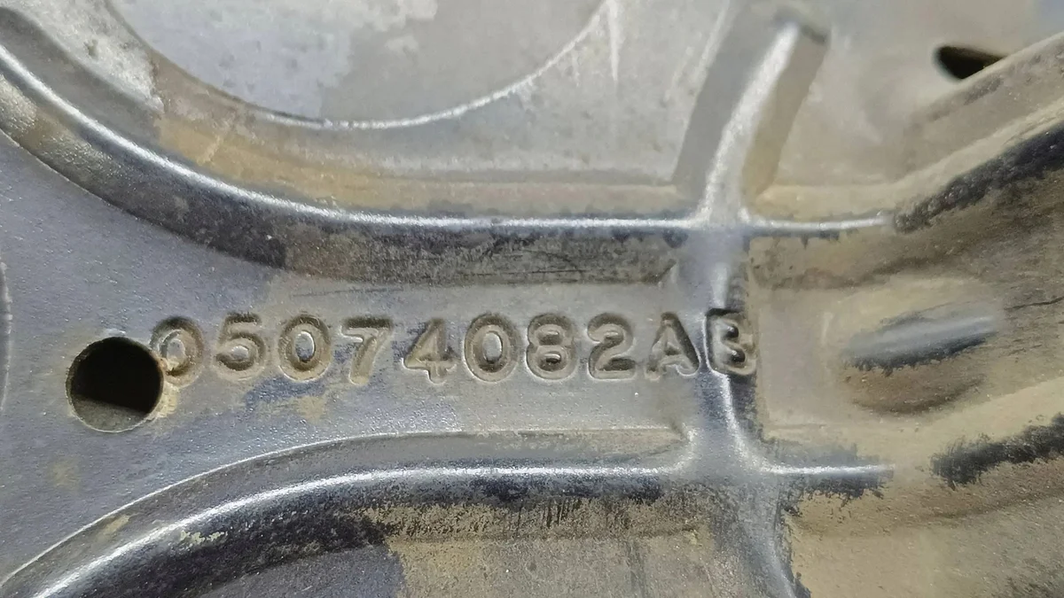 Tapa combustible Dodge Caliber 09 OEM 05074082AB image 3