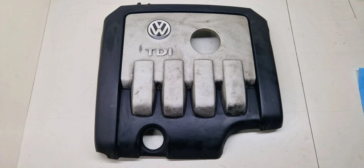 Cubierta Motor VW Touran I 03C103925BP