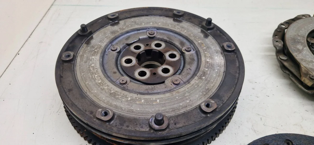 Kytkinpaketti BMW E60 E83 E85 E87 E90 E91 E92 N46B20A image 3