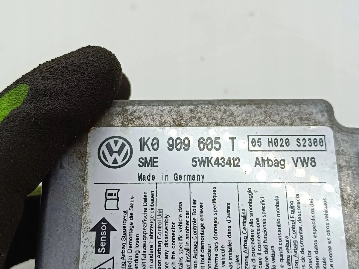 Airbag Control Module VW Golf V 1K0909605T image 3