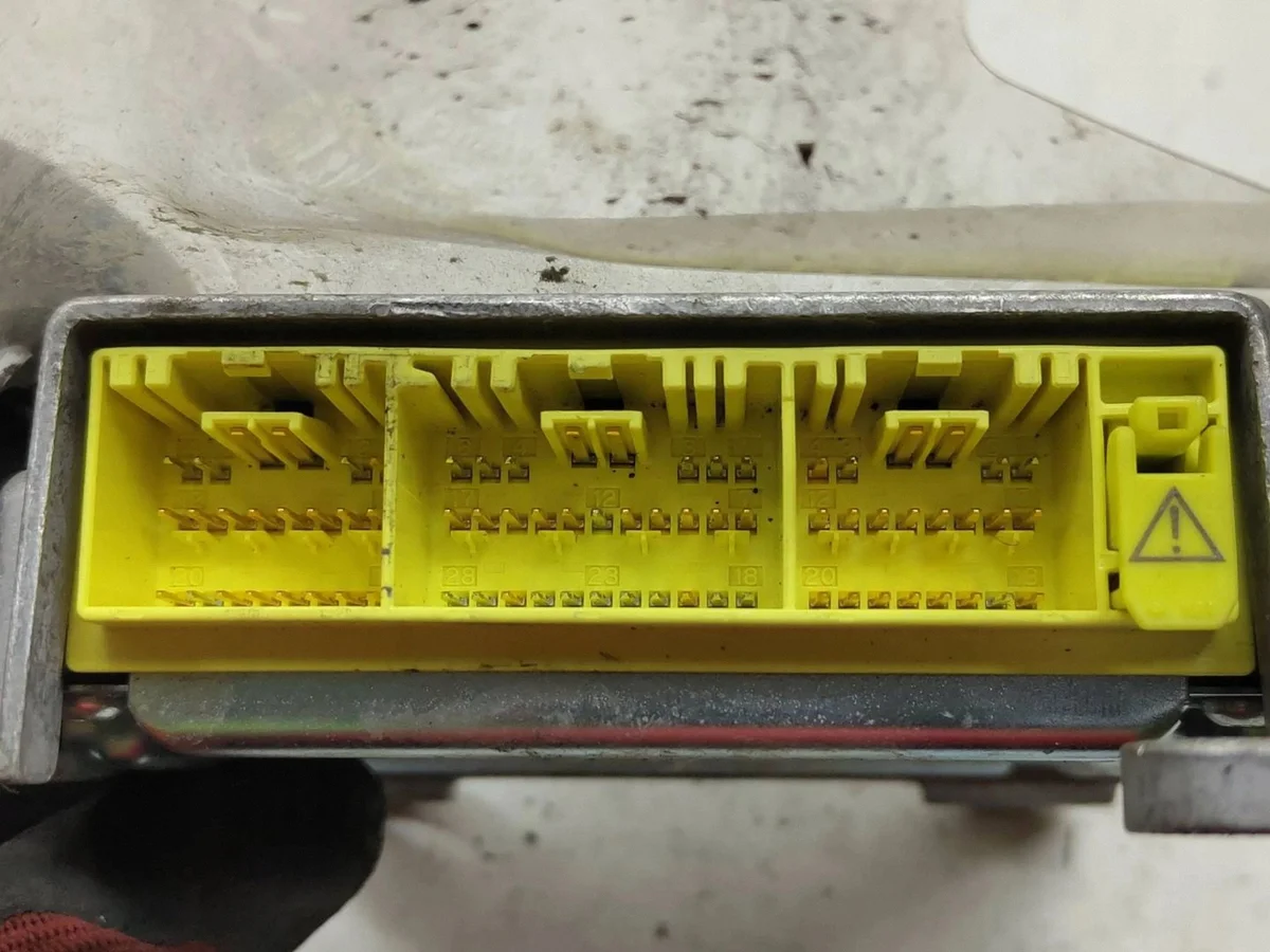 Airbag Controller Toyota Avensis T250 8917005120 image 3