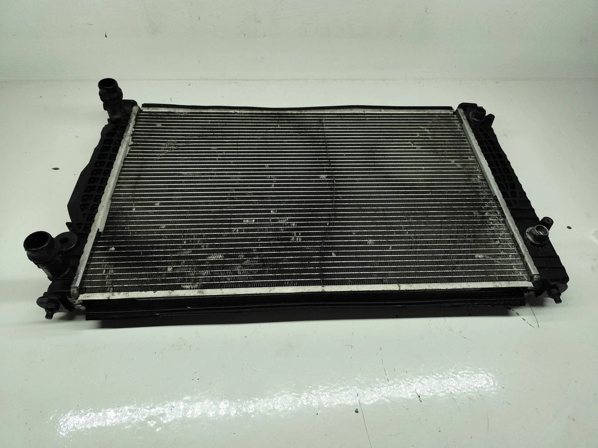 Kühler Wasser Volkswagen Passat B5.5