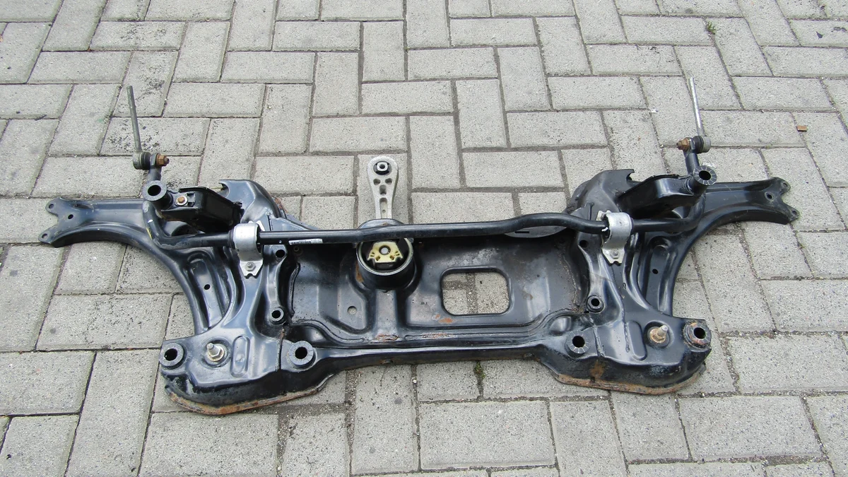 VW Caddy IV 15-20 etujousituksen alaosa