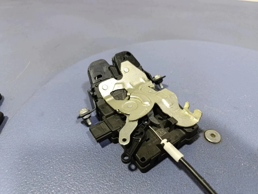 Fechadura Porta-malas Alfa Romeo Stelvio A-1021665- image 4