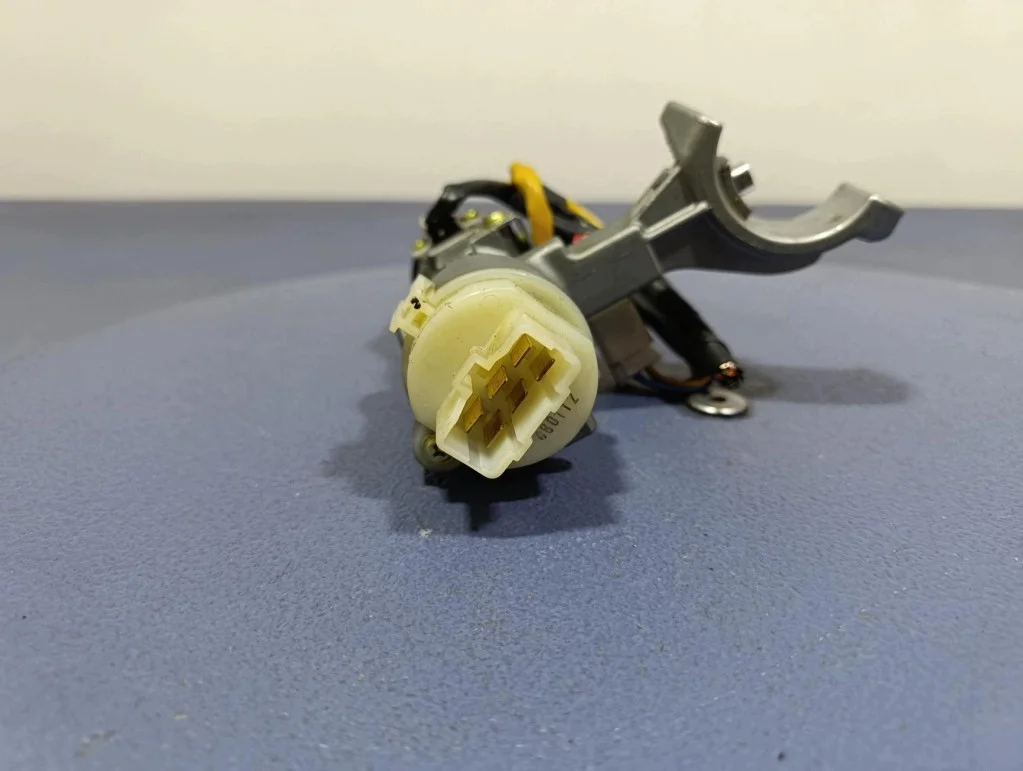 KIA SPORTAGE II 04-08 Serrure Clé OEM A-1021836- image 3