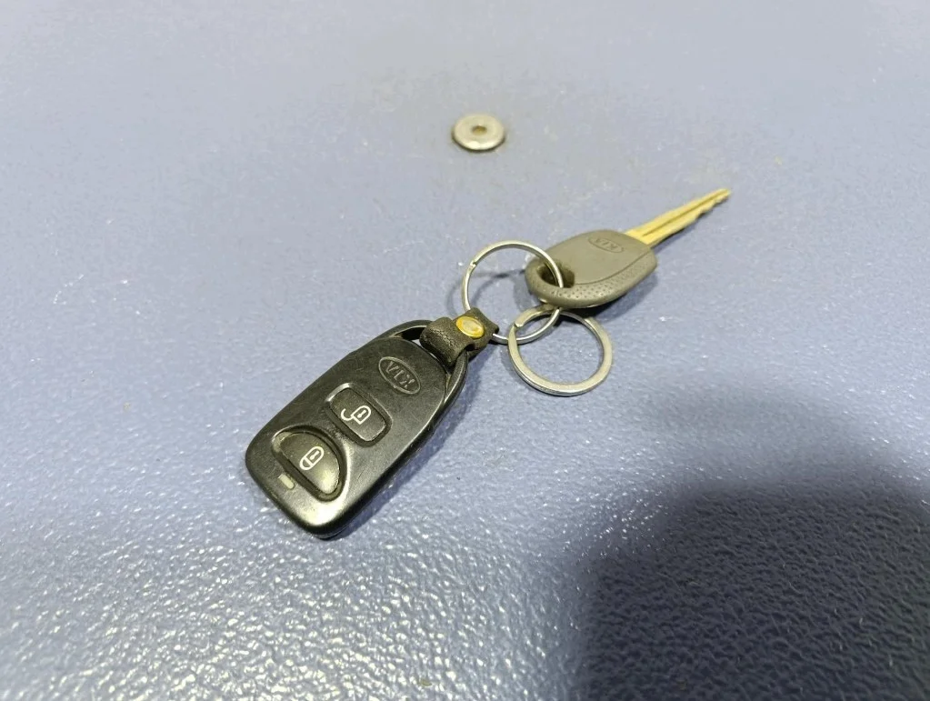 KIA SPORTAGE II 04-08 Serrure Clé OEM A-1021836- image 8
