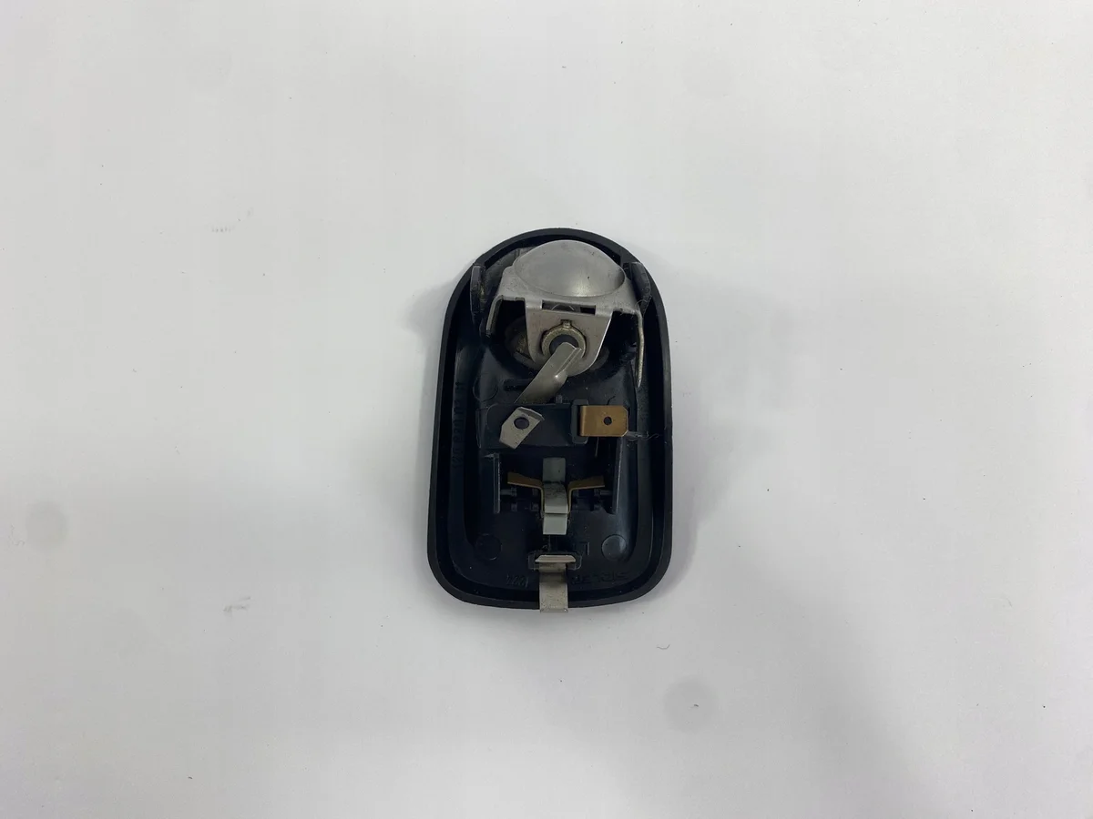 Lampe intérieure Mercedes W126 C-pillar Used image 8