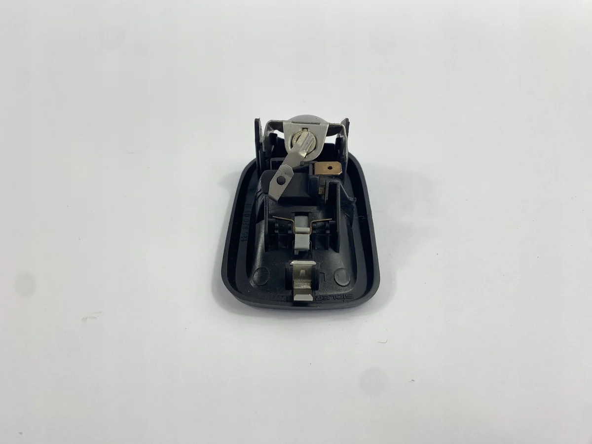 Lampe intérieure Mercedes W126 C-pillar Used image 9