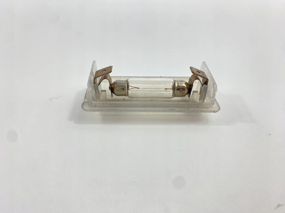 Luz de Malas Mercedes W124 Usada image 9